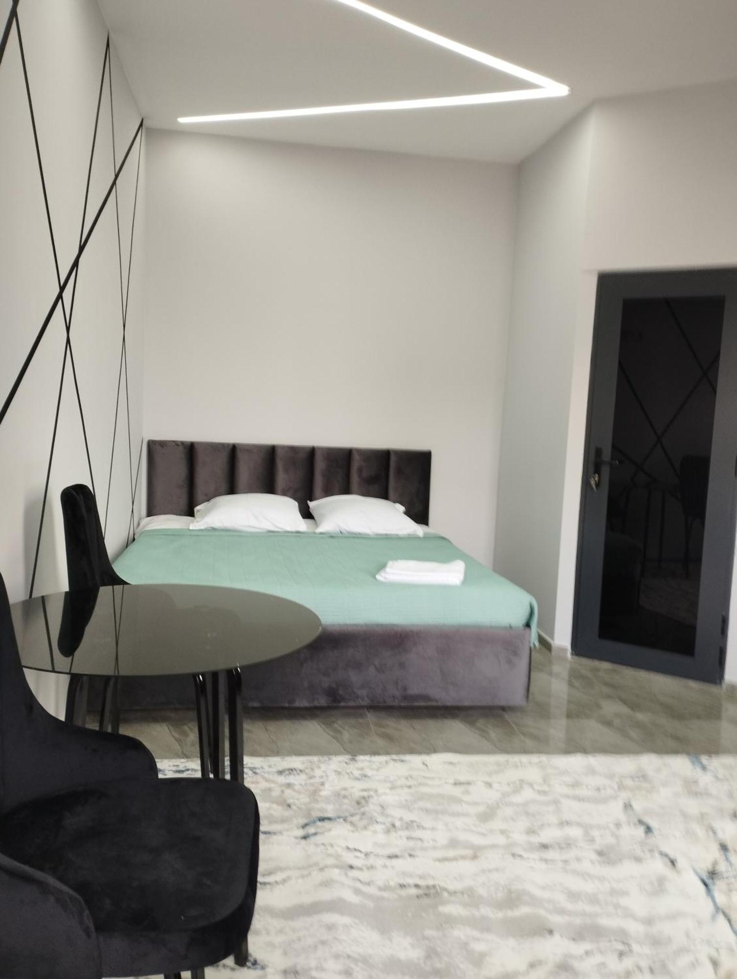 Lumi Hotel Bisjkek Buitenkant foto